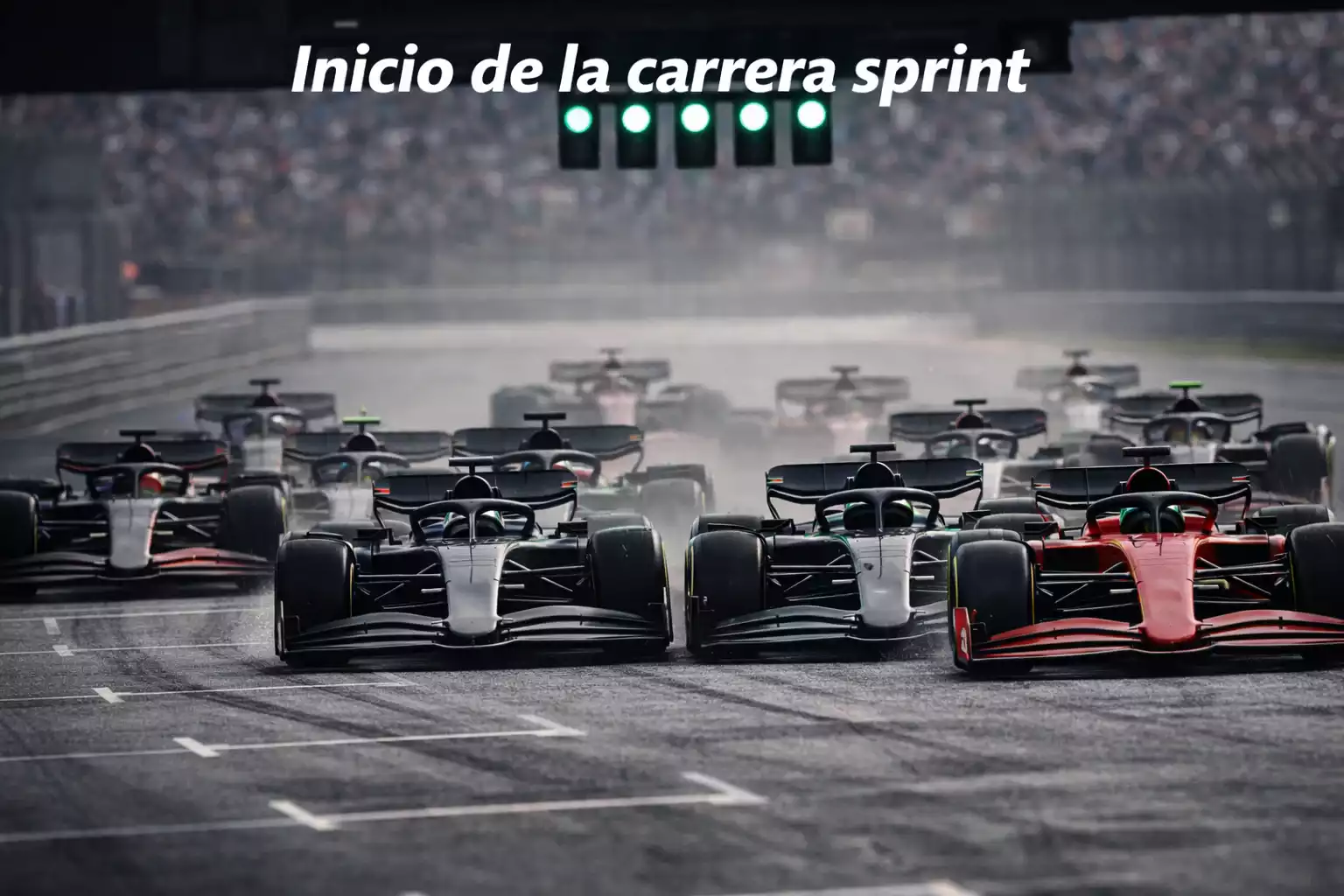 Monoplazas de Fórmula 1 en la salida de una carrera sprint